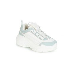 Buty Coolway SHILAR. Białe trampki i tenisówki damskie marki Coolway, bez wzorów, bez zapięcia. Za 259,00 zł.