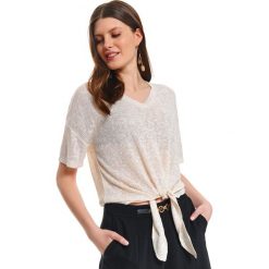 Bluzka z wiązaniem. Brązowe bluzki damskie Top Secret, bez wzorów, eleganckie, z dekoltem w serek, z krótkim rękawem. W wyprzedaży za 39,99 zł.