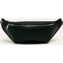 Calvin Klein Jeans - Nerka. Czarne nerki damskie Calvin Klein Jeans, w paski, z jeansu, małe, z nadrukiem, bez dodatków. Za 359,90 zł.