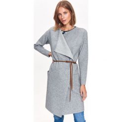 Gruby sweter z zamszowym paskiem. Szare swetry damskie Top Secret, na zimę, bez wzorów, z dzianiny, z długim rękawem, długie, bez kaptura. W wyprzedaży za 139,99 zł.