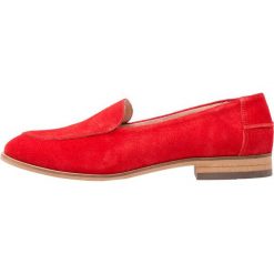 Shoe The Bear JUNO Półbuty wsuwane red. Czerwone półbuty damskie skórzane marki Shoe The Bear. W wyprzedaży za 353,40 zł.