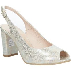 Srebrne sandały skórzane na szerokim słupku multicolor casu 6030/1155. Szare sandały damskie Casu, bez wzorów, ze skóry, eleganckie, bez obcasa, na słupku, bez zapięcia. W wyprzedaży za 169,99 zł.