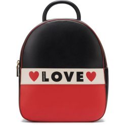 Love Moschino Plecak Czarny Czerwony. Czerwone plecaki damskie Love Moschino, bez wzorów, z materiału. Za 927,95 zł.
