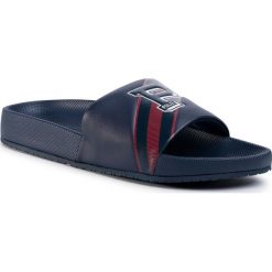 Klapki POLO RALPH LAUREN - Cayson 809785315001 Nwprt Nvy/Nwprt Nvy/Rl20. Niebieskie klapki męskie Polo Ralph Lauren, ze skóry ekologicznej, bez zapięcia. Za 209,00 zł.