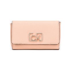 Calvin Klein Signature Flap Cross body bag Beżowy. Brązowe torebki klasyczne damskie Calvin Klein, w paski, z materiału, bez dodatków. Za 652,95 zł.