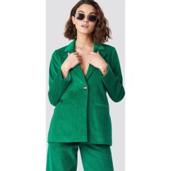Emilie Briting x NA-KD Marynarka Manchester - Green. Zielone marynarki damskie marki Emilie Briting x NA-KD, l, bez wzorów. W wyprzedaży za 81,18 zł.