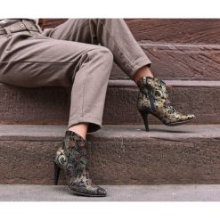 Botki na szpilce - skóra naturalna - model 435 - kolor złota mozaika. Żółte botki damskie Zapato, z jeansu, eleganckie, na wysokim obcasie. W wyprzedaży za 299,25 zł.
