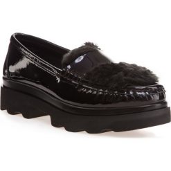 Buty damskie. Szare półbuty damskie Wittchen, bez wzorów, ze skóry, bez obcasa, bez zapięcia. W wyprzedaży za 259,90 zł.