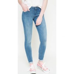 Wrangler - Jeansy. Niebieskie jeansy damskie skinny marki Wrangler, z elastanu. W wyprzedaży za 199,90 zł.