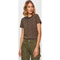 Levi's - T-shirt. Czerwone bluzki damskie Levi's®, s, w kwiaty, z bawełny, z okrągłym kołnierzem. Za 99,90 zł.
