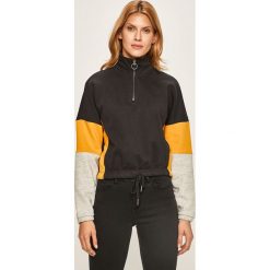 Only - Bluza. Czarne bluzy damskie ONLY, s, bez wzorów, z bawełny, z krótkim rękawem, krótkie, bez kaptura. W wyprzedaży za 89,90 zł.