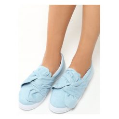 Błękitne Slip On Juko. Niebieskie trampki damskie slip on Born2be. Za 49,99 zł.
