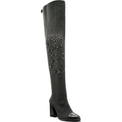 Muszkieterki STUART WEITZMAN - Longlegs XL11224 Charcoal Mirror. Szare kozaki damskie Stuart Weitzman, ze skóry, bez obcasa, bez zapięcia. W wyprzedaży za 1739,00 zł.