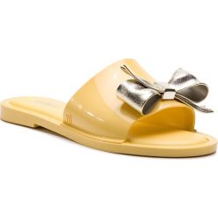 Klapki MELISSA - Soul II Ad 32524 Yellow/Metallic Yellow 53421. Żółte klapki damskie Melissa, z aplikacjami. W wyprzedaży za 199,00 zł.