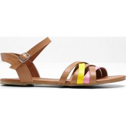 Sandały bonprix wielbłądzia wełna. Brązowe sandały damskie bonprix, w paski, z wełny, bez obcasa, z paskami. Za 54,99 zł.