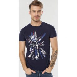 Granatowa Koszulka Evanara. Niebieskie koszulki męskie Born2be, xl, bez wzorów, bez kołnierzyka, bez rękawów. W wyprzedaży za 24,99 zł.