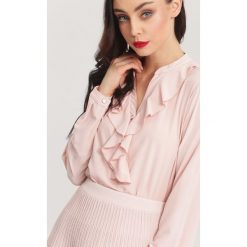 Różowa Bluzka Succeeding. Różowe bluzki damskie marki other, s, bez wzorów, z tkaniny, z falbankami, z długim rękawem. Za 59,99 zł.