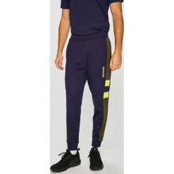 Calvin Klein Performance - Spodnie. Niebieskie spodnie męskie Calvin Klein Performance, na co dzień, s, bez wzorów, z bawełny, sportowe. W wyprzedaży za 299,90 zł.