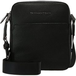 Trussardi Jeans OTTAWA Torba na ramię black. Czarne torby na laptopa Trussardi Jeans, z jeansu, na ramię, małe. W wyprzedaży za 335,20 zł.