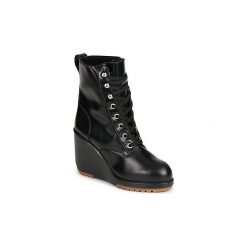 Botki Marc Jacobs MJ19142. Czarne botki damskie marki Marc Jacobs, bez obcasa, bez zapięcia. Za 2087,20 zł.
