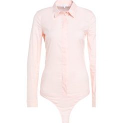 Patrizia Pepe Koszula soft rose. Różowe tuniki damskie Patrizia Pepe, bez wzorów, z elastanu, bez kołnierzyka, bez rękawów. W wyprzedaży za 379,60 zł.