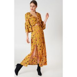 Glamorous Sukienka midi z krótkim rękawem - Multicolor,Yellow. Żółte sukienki mini marki Glamorous, z falbankami, z krótkim rękawem. W wyprzedaży za 72,89 zł.