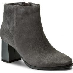 Botki KOTYL - 5513 Szary Zamsz. Szare botki damskie marki Kotyl, ze skóry, na obcasie. W wyprzedaży za 299,00 zł.