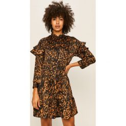 Vero Moda - Sukienka. Fioletowe sukienki damskie Vero Moda, na co dzień, s, bez wzorów, z poliesteru, casualowe, ze stójką, z długim rękawem, długie, mini, proste. Za 219,90 zł.
