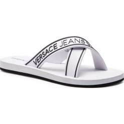 Klapki VERSACE JEANS - E0YTBSQ5 70985 MBX. Białe klapki męskie Versace Jeans, bez wzorów, z jeansu. W wyprzedaży za 149,00 zł.