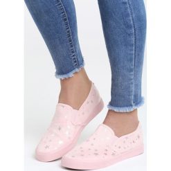 Różowe Slip On Break Fee. Różowe trampki i tenisówki damskie Born2be. Za 49,99 zł.