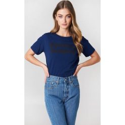 Levi's Koszulka Perfect - Blue. Niebieskie koszulki damskie marki Levi's®, s, z nadrukiem, z bawełny, z okrągłym kołnierzem. Za 80,95 zł.