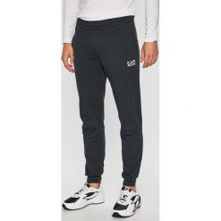 EA7 Emporio Armani - Spodnie. Zielone spodnie męskie EA7 Emporio Armani, na co dzień, m, bez wzorów, z bawełny, casualowe. Za 379,90 zł.