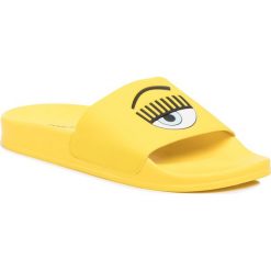 Klapki CHIARA FERRAGNI - CF2657 Yellow. Żółte klapki damskie Chiara Ferragni, bez wzorów, z tworzywa sztucznego, bez obcasa. Za 449,00 zł.