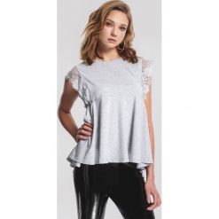 Szara Bluzka Hit Bottom. Szare bluzki damskie other, xl, w paski, z dzianiny, z okrągłym kołnierzem, z krótkim rękawem. Za 39,99 zł.