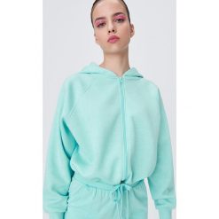 Rozpinana bluza ze ściągaczem - Turkusowy. Niebieskie bluzy damskie Sinsay, s, bez wzorów, bez rękawów, bez kaptura. W wyprzedaży za 29,99 zł.