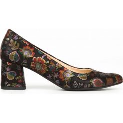 Czółenka na klocku - skóra naturalna - model 1368 - kolor czarne liście. Czarne czółenka damskie Zapato, bez wzorów, ze skóry, bez obcasa. Za 319,00 zł.