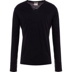 Zadig & Voltaire MONASTIR WORD Bluzka z długim rękawem noir. Czarne koszulki męskie marki Zadig & Voltaire, xl, bez wzorów, z bawełny, bez kołnierzyka, z długim rękawem, długie. Za 379,00 zł.