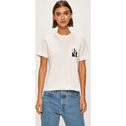 Calvin Klein Jeans - T-shirt. Białe bluzki damskie Calvin Klein Jeans, s, z nadrukiem, z bawełny, z okrągłym kołnierzem, z krótkim rękawem. W wyprzedaży za 99,90 zł.