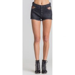 SZORTY GUESS. Czarne szorty damskie Guess, z aplikacjami, z tkaniny. Za 279,50 zł.