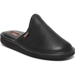 Kapcie MANITU - 220118 Schwarz 1. Czarne klapki męskie Manitu, ze skóry, bez zapięcia. Za 129,00 zł.