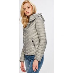 Answear - Kurtka. Szare kurtki damskie ANSWEAR, s, bez wzorów, z poliesteru, krótkie, z kapturem. W wyprzedaży za 89,90 zł.