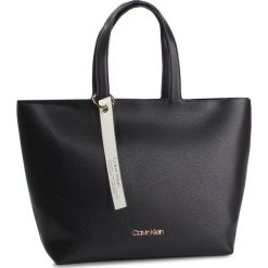 Torebka CALVIN KLEIN - Neat Ew Shopper K60K605056 001. Czarne torby damskie na zakupy Calvin Klein, bez wzorów, ze skóry ekologicznej, klasyczne, na ramię, bez dodatków. W wyprzedaży za 439,00 zł.