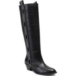 Kozaki EMPORIO ARMANI - X3O188 XM107 B133 Black/Black/White. Czarne kozaki damskie Emporio Armani, ze skóry, bez obcasa, na obcasie, bez zapięcia. W wyprzedaży za 1129,00 zł.