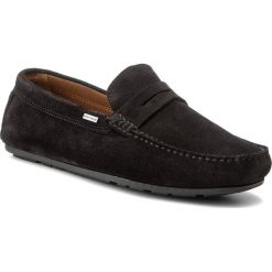 Mokasyny TOMMY HILFIGER - Classic Suede Penny Loafer FM0FM01168 Midnight 403. Niebieskie mokasyny męskie TOMMY HILFIGER, na co dzień, bez wzorów, ze skóry, bez zapięcia. W wyprzedaży za 359,00 zł.