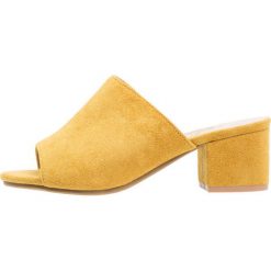 Chodaki damskie: XTI Klapki amarillo