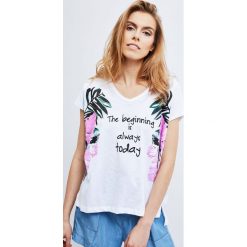 Bluzka damska. Białe bluzki damskie Moodo, s, bez wzorów, bez kołnierzyka. Za 19,99 zł.