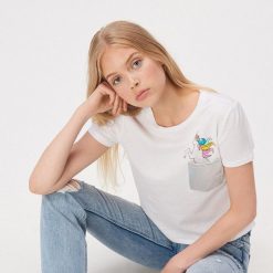 T-shirt z holograficzną kieszenią - Biały. Białe t-shirty damskie Sinsay, xl, bez wzorów, bez kołnierzyka. Za 19,99 zł.