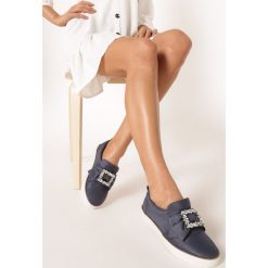Granatowe Slip On Bewildered. Niebieskie trampki i tenisówki damskie Born2be, bez wzorów, bez zapięcia. W wyprzedaży za 39,99 zł.