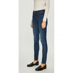 Levi's - Jeansy. Niebieskie jeansy damskie Levi's®, s, z podwyższonym stanem. W wyprzedaży za 279,90 zł.