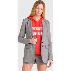 MARYNARKA Patrizia Pepe. Czarne marynarki damskie Patrizia Pepe, bez wzorów, z materiału. Za 840,00 zł.